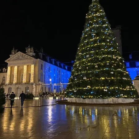 アパート Benigne Malyon