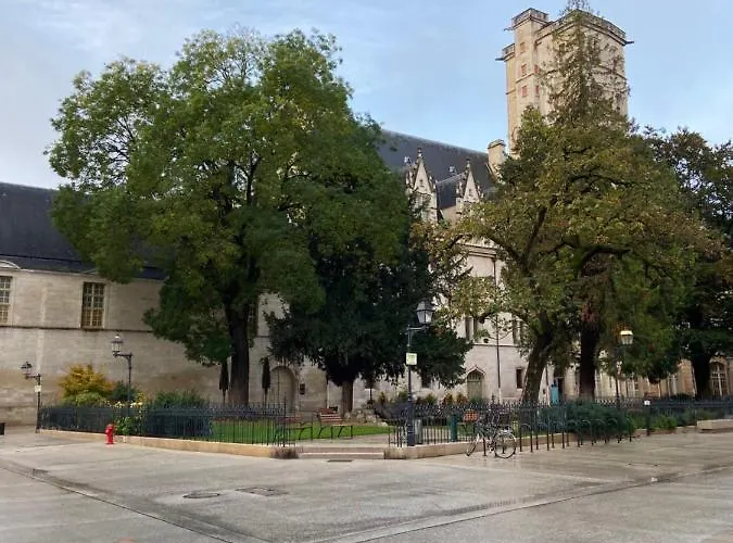 Benigne Malyon * Dijon