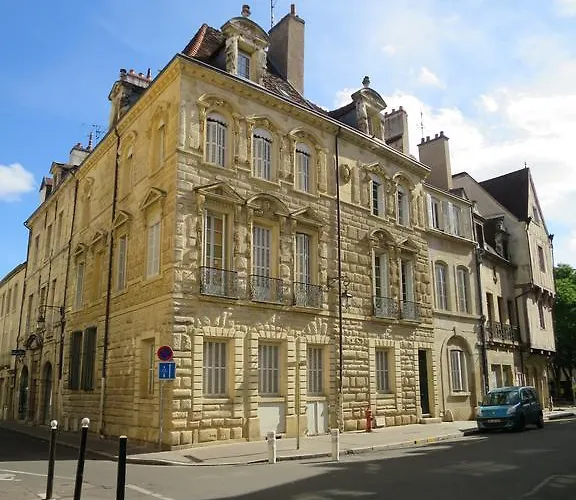 Benigne Malyon Apartament